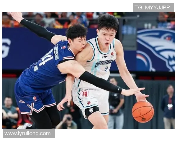 王哲林领衔中国篮球新篇章助力国家队再创辉煌成就 王哲林领衔中国篮球新篇章助力国家队再创辉煌成就