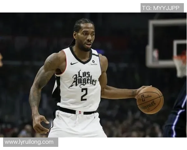 2016-17赛季雷霆与快船激战回顾：明星球员对决与精彩瞬间解析