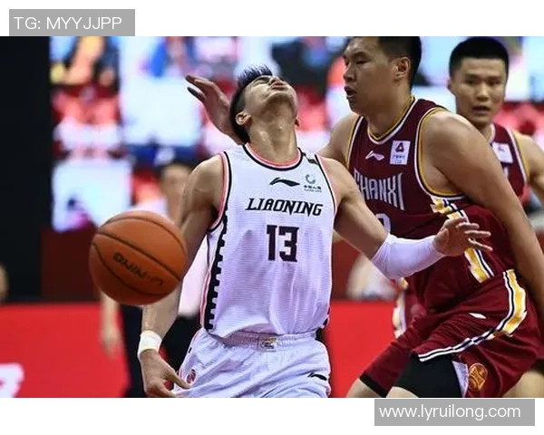 郭艾伦带领中国男篮迎战国际强敌展现篮球魅力与团队精神 郭艾伦带领中国男篮迎战国际强敌展现篮球魅力与团队精神