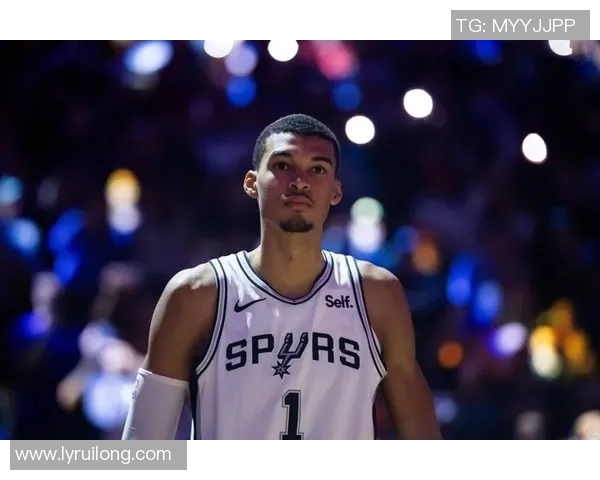 文班亚马场均20分10篮板3盖帽表现抢眼新秀奖争夺形势明朗