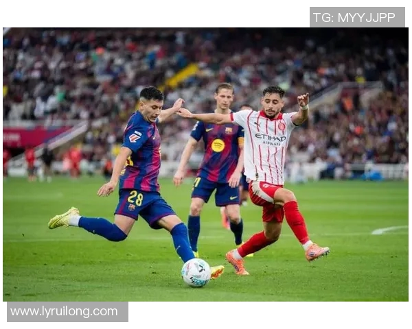 莱万领衔球队新征程挑战赛季巅峰目标展现无与伦比的足球才华与激情