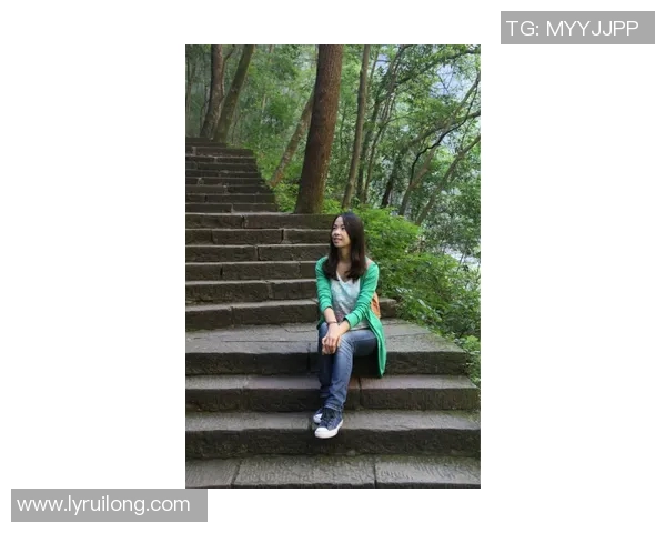 滑板与梦想的交汇点：杨芳的深度对话与人生旅程